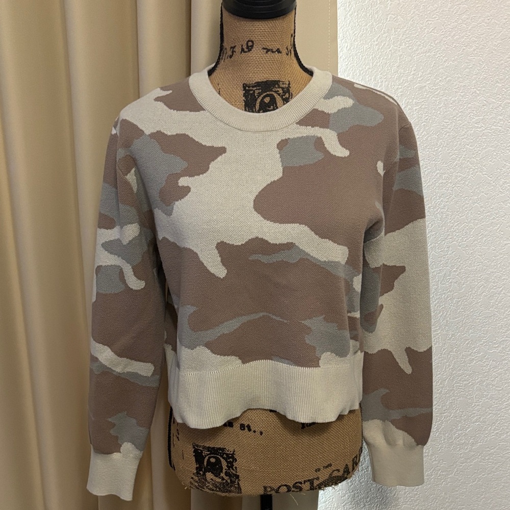 DKNY Women's Camouflage Crew Neck Sweater - Brown and Cream